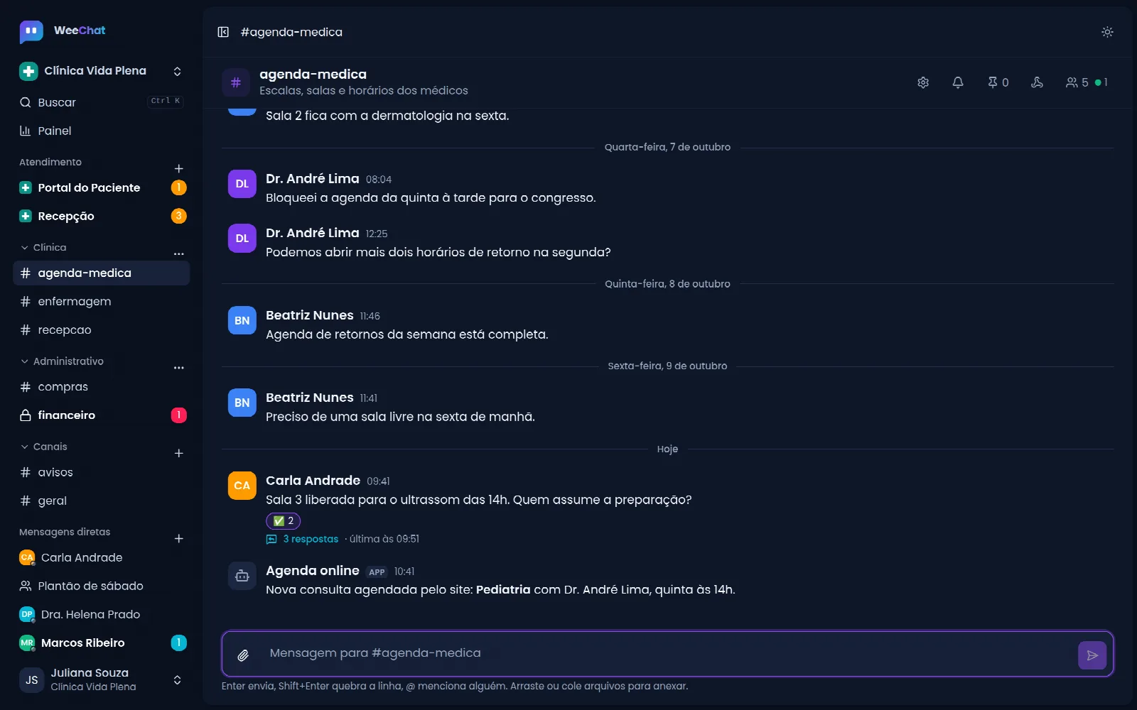 Canal #agenda-medica no tema escuro, com uma thread e o aviso automático da agenda online da clínica
